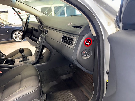 Volvo V70 15 of 28