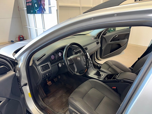 Volvo V70 17 of 28