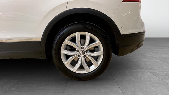 Volkswagen Tiguan 6 of 12