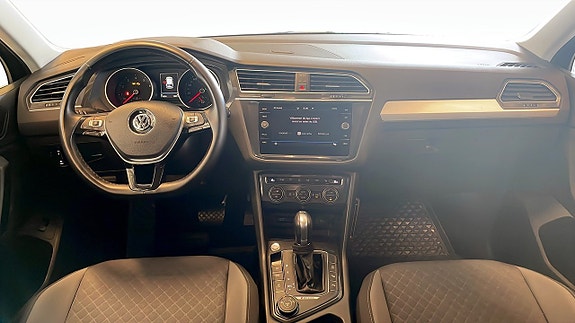 Volkswagen Tiguan 10 of 16