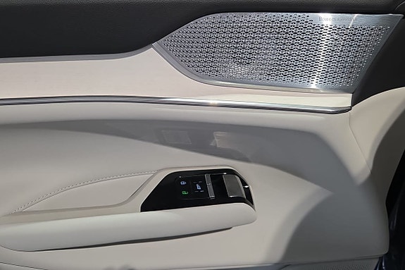 Volvo EX90 28 of 30