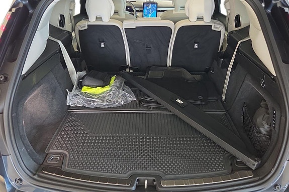 Volvo EX90 18 of 30