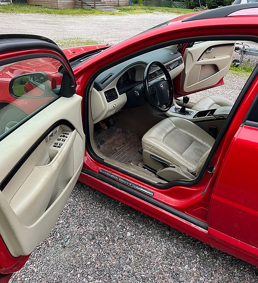 Volvo V70 4 of 5