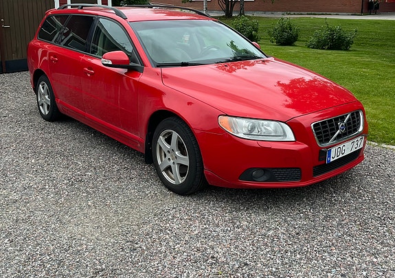 Volvo V70 2 of 5