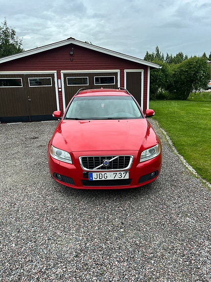 Volvo V70 3 of 5