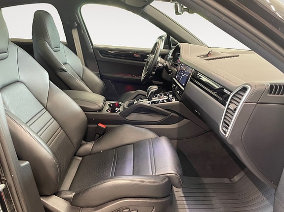 Porsche Cayenne Coupe 16 of 26