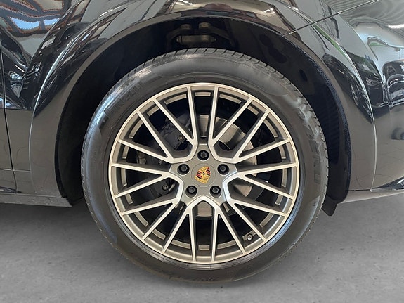 Porsche Cayenne Coupe 8 of 26