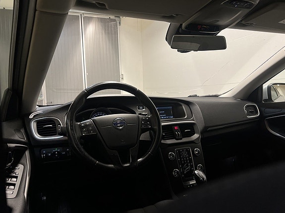 Volvo V40 12 of 15