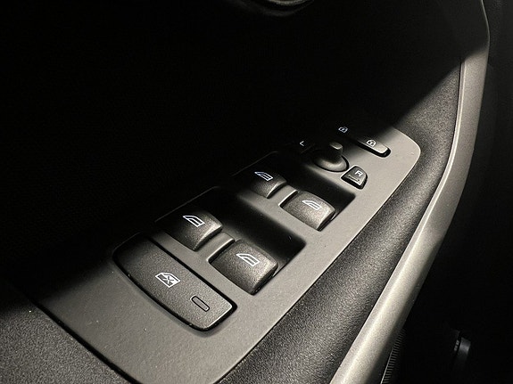 Volvo V40 9 of 15