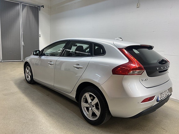 Volvo V40 3 of 15