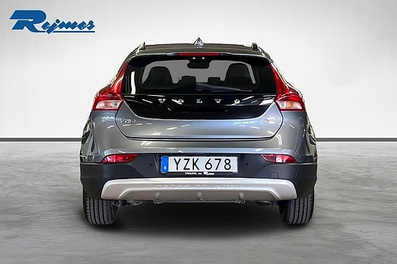 Volvo V40 Cross Country 3 of 17
