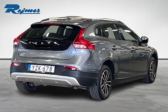 Volvo V40 Cross Country 8 of 17