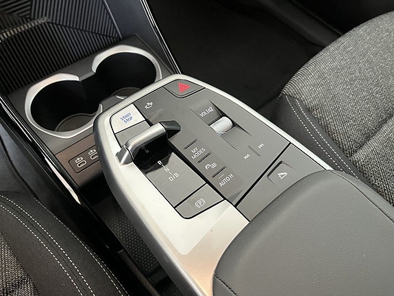 BMW iX1 8 of 16