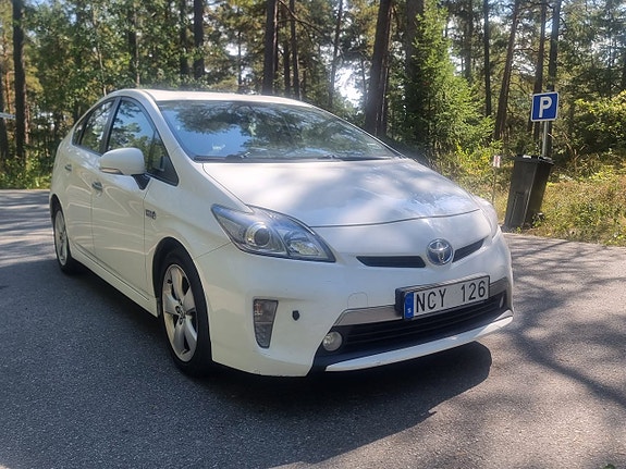 Toyota Prius Plug-in Hybrid 9 of 13