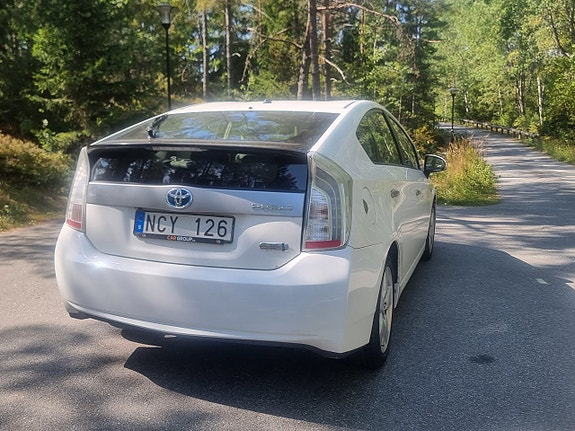 Toyota Prius Plug-in Hybrid 2 of 13