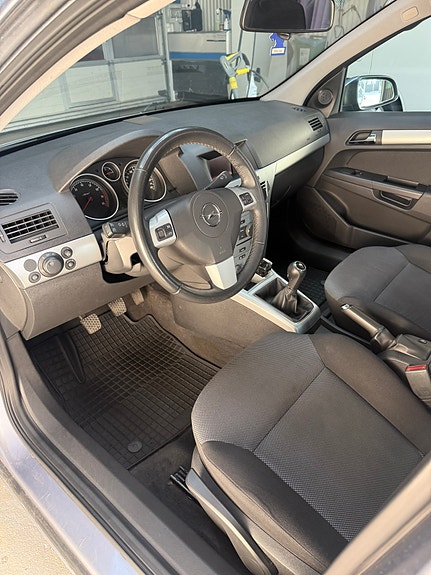 Opel Astra 12 of 15