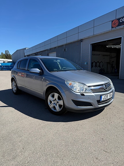 Opel Astra 2 of 15