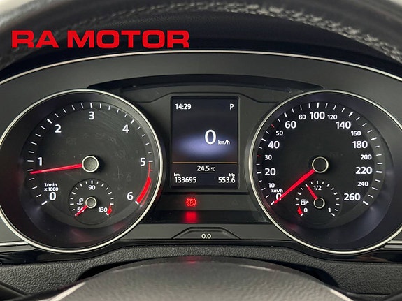 Volkswagen Passat 23 of 25
