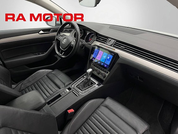 Volkswagen Passat 12 of 25