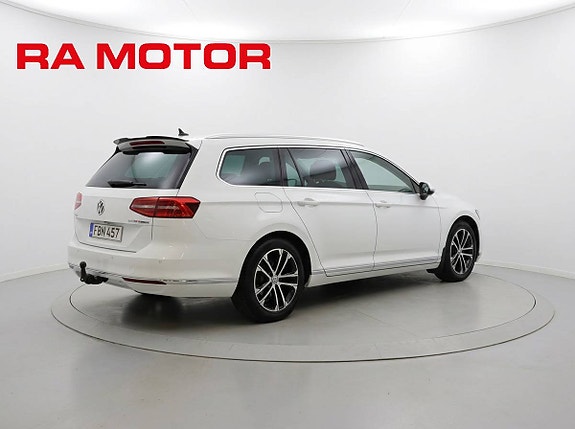 Volkswagen Passat 4 of 25