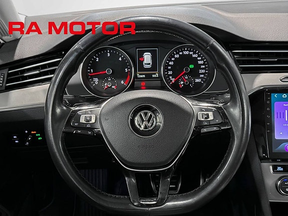 Volkswagen Passat 19 of 25