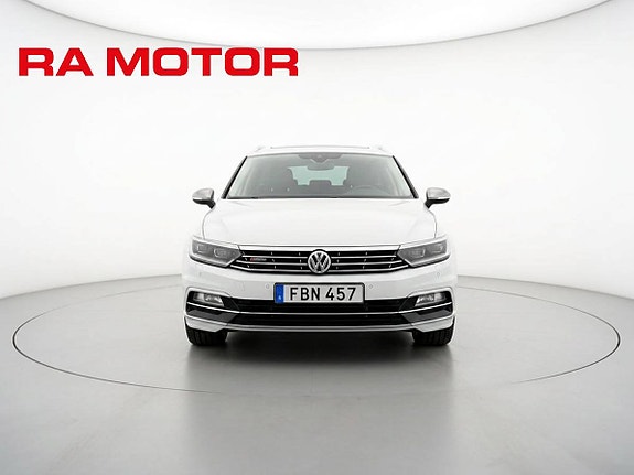 Volkswagen Passat 5 of 25