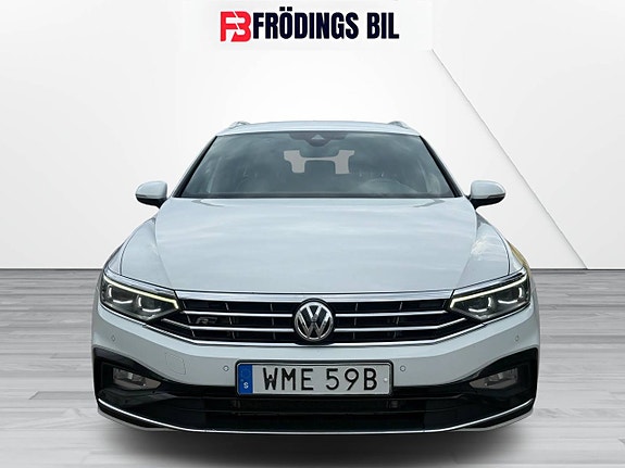 Volkswagen Passat 3 of 24