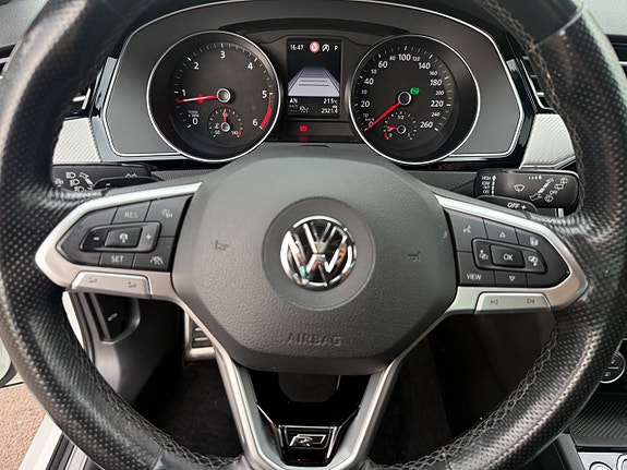 Volkswagen Passat 14 of 24