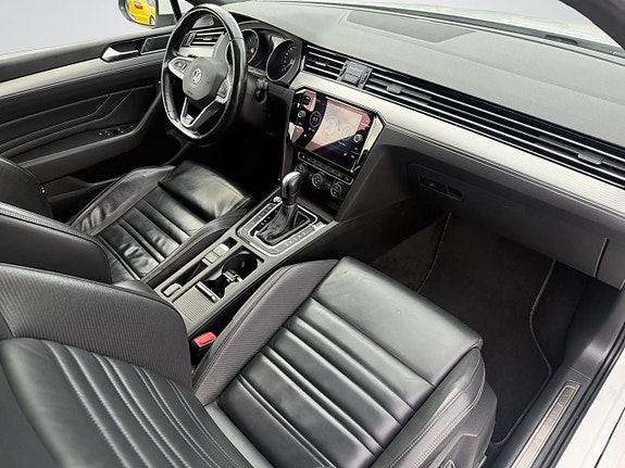 Volkswagen Passat 18 of 24
