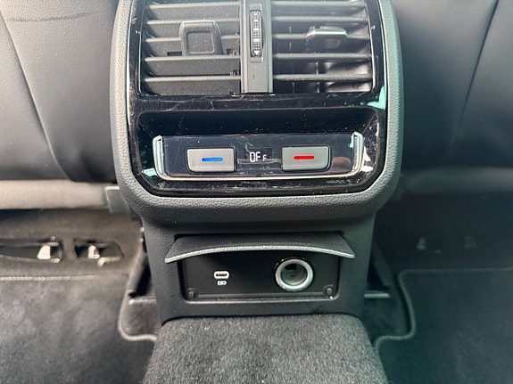 Volkswagen Passat 21 of 24