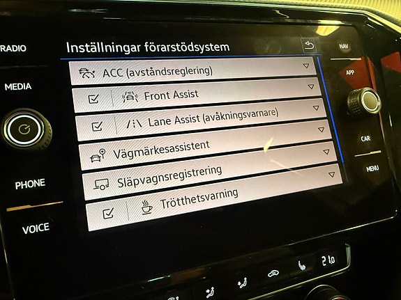 Volkswagen Passat 20 of 24