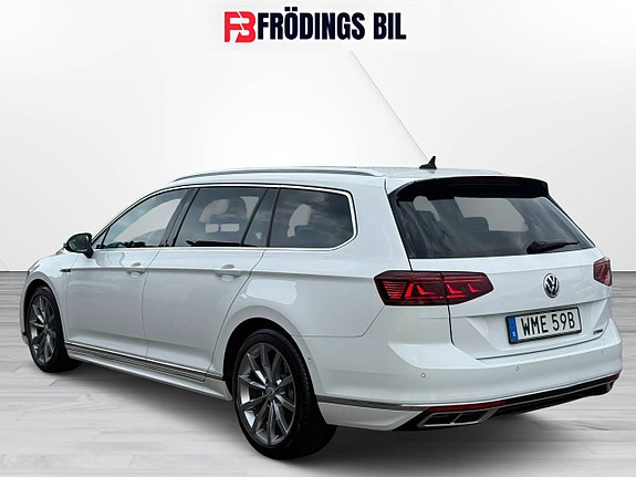 Volkswagen Passat 2 of 24
