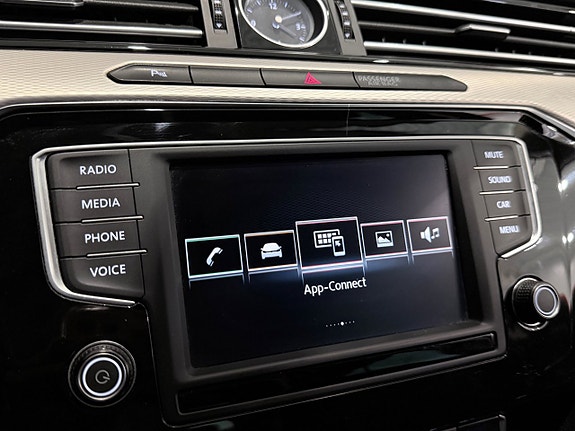 Volkswagen Passat 30 of 30