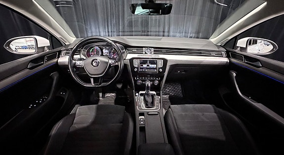 Volkswagen Passat 18 of 30