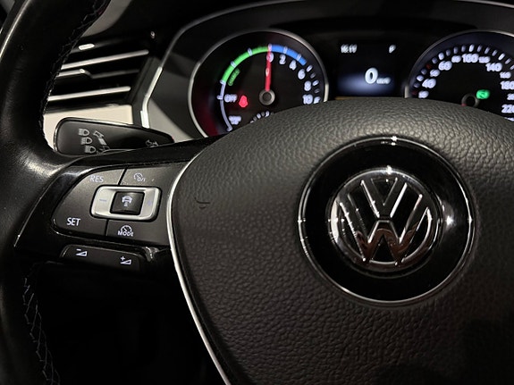 Volkswagen Passat 21 of 30