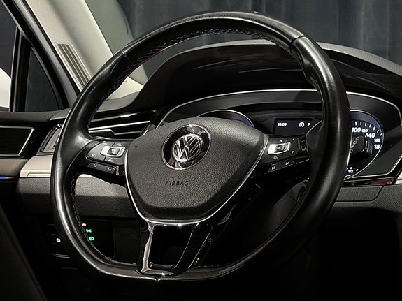 Volkswagen Passat 20 of 30