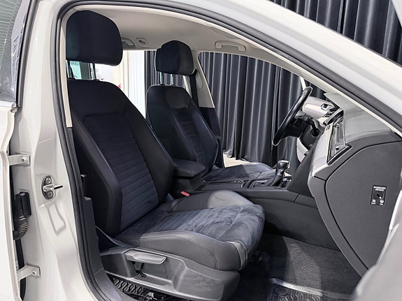 Volkswagen Passat 9 of 30