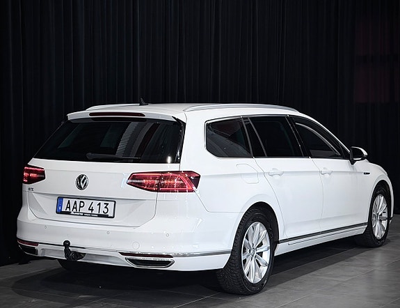 Volkswagen Passat 5 of 30