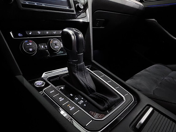 Volkswagen Passat 26 of 30