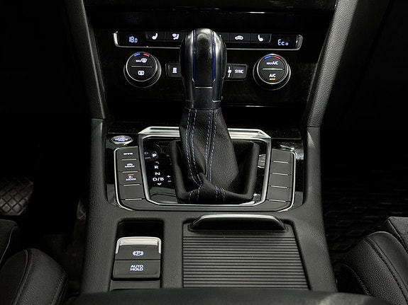 Volkswagen Passat 25 of 30