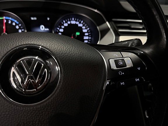 Volkswagen Passat 22 of 30