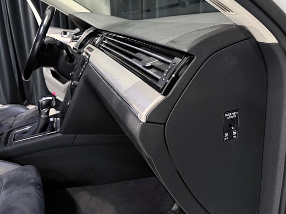 Volkswagen Passat 11 of 30