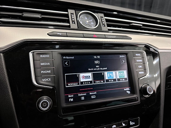 Volkswagen Passat 28 of 30