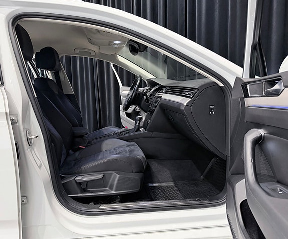 Volkswagen Passat 8 of 30
