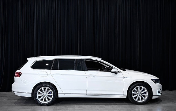 Volkswagen Passat 4 of 30