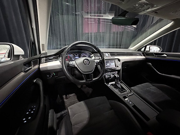 Volkswagen Passat 24 of 30