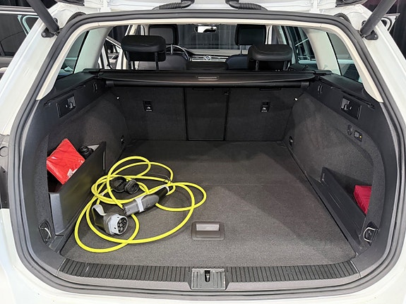 Volkswagen Passat 13 of 30