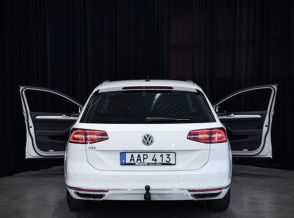 Volkswagen Passat 7 of 30