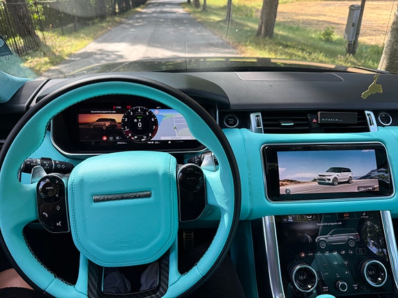 Land Rover Range Rover Sport 9 of 11