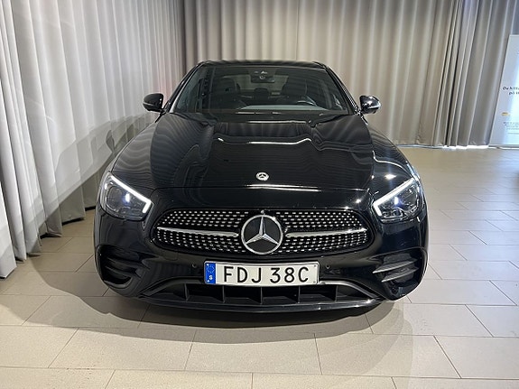 Mercedes-Benz E220 2 of 26